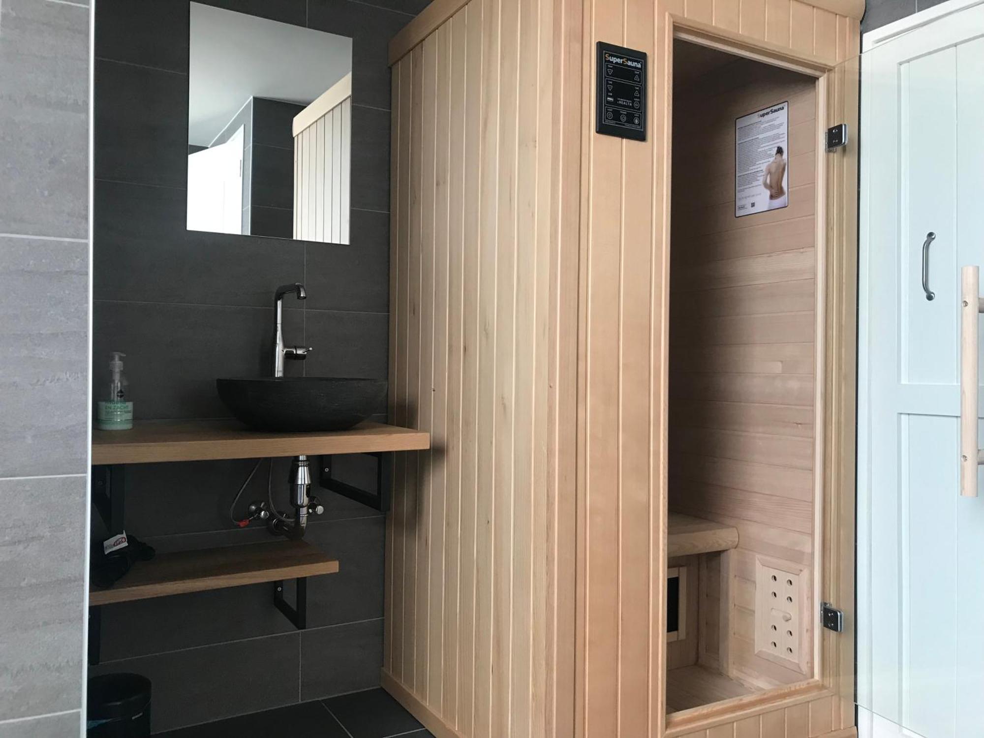 Ruim Appartement Met Sauna, Zuidstraat 125 In Westkapelle Exterior foto